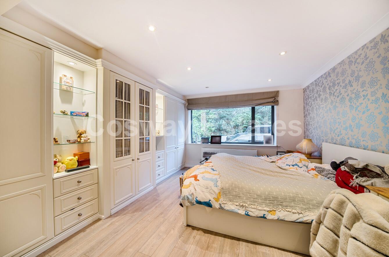 Hendon Wood Lane, Mill Hill, NW7, London